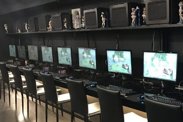 Eスポーツ ボードゲームバー Clan 大阪府大阪市中央区 体験 E Navita イーナビタ 駅周辺 街のスポット情報検索サイト