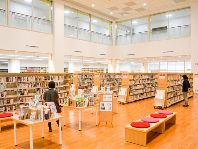 沖縄市立図書館