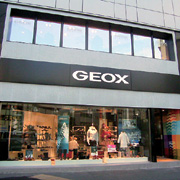 GEOX　外苑前店